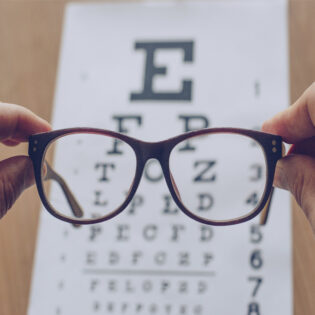 6 señales de que necesitas usar lentes 