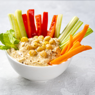 Crema de garbanzo con palitos de verdura