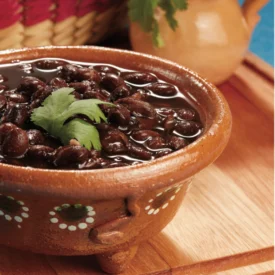 Prepara una rica sopa de frijoles y cebada