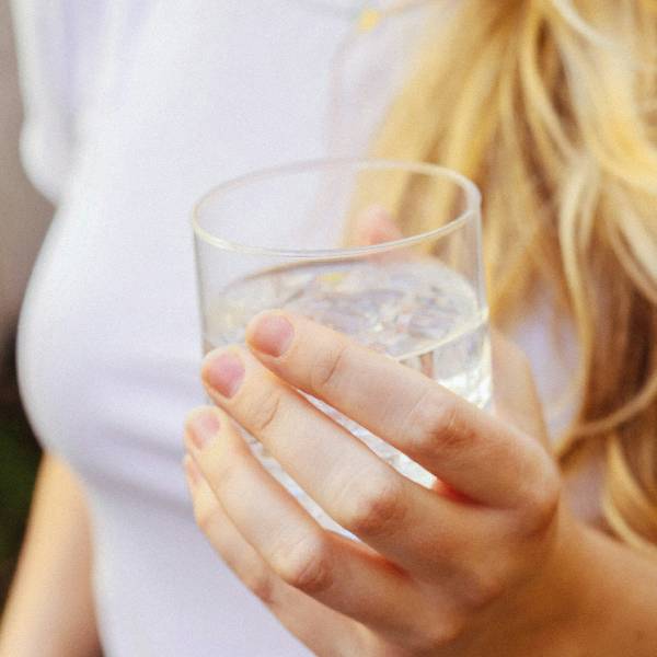 Beber dos litros de agua al día: ¿mito, verdad o exageración? Beber dos litros de agua al día: ¿mito, verdad o exageración?